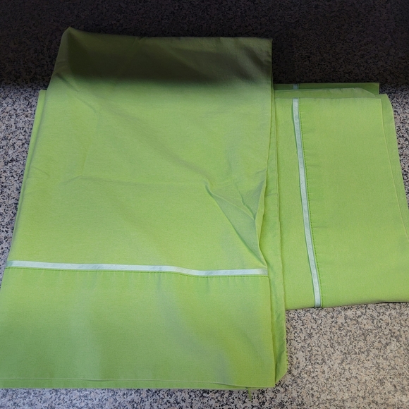 Random Bundle Of Linens - Picture 5 of 6